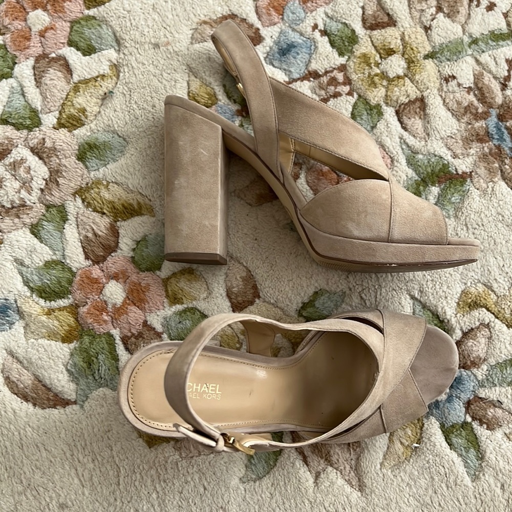 Hold your meeting in a M Kors fabulous shoes!